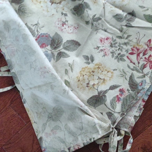 Drapery panel - Picture 2 of 3